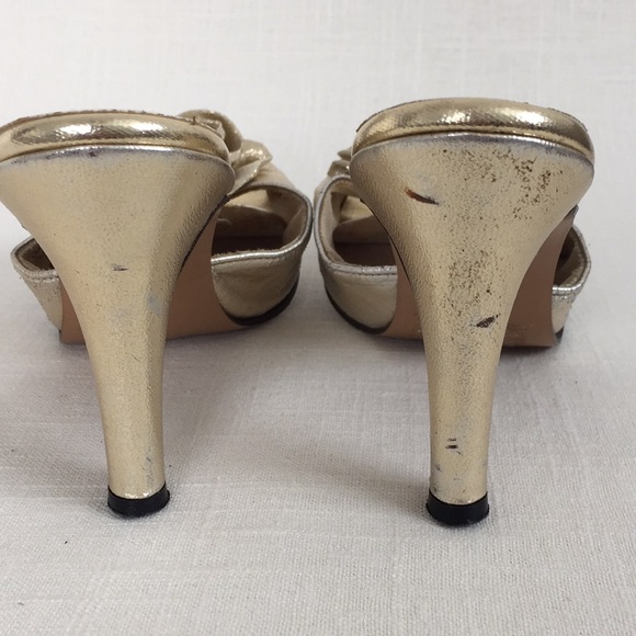 VINTAGE Gold Rosette Spring-o-later Style Heels - Picture 5 of 8